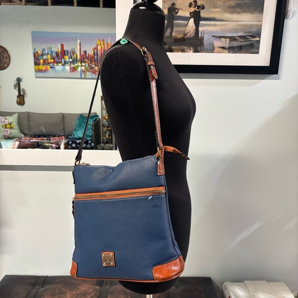 ❤️Dooney & Bourke Pebble Grain Crossbody - Picture 2 of 7